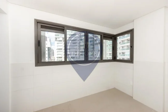 Imagem Imperdível apartamento à venda em Pinheiros, São Paulo-SP: 3 quartos, 3 suítes, 2 salas, 4 banheiros, 130m² de área.