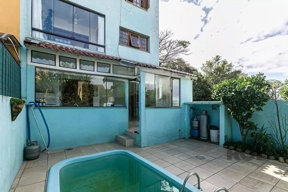 Imagem Casa com 161m² e 3 dormitórios com suíte, piscina no bairro Espírito Santo em PORTO ALEGRE
