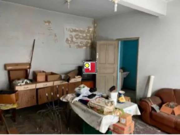 Imagem Vendo casa em Olaria, ótima rua, excelente ponto, preço baixinho, 210m² de terreno e 117m² construídos, piso cerâmica, comércio próximo .