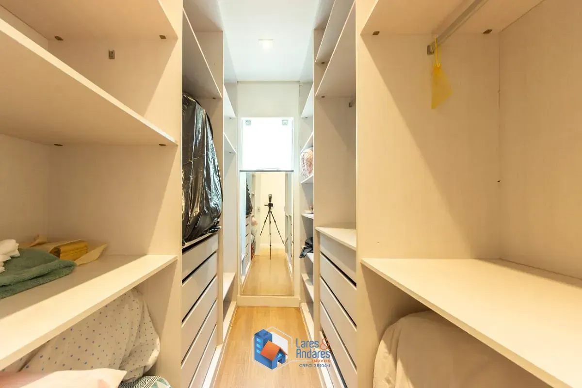 Imagem Sobrado para venda em Vila Palmeiras com 3 quartos, sendo 3 suítes, 240m²