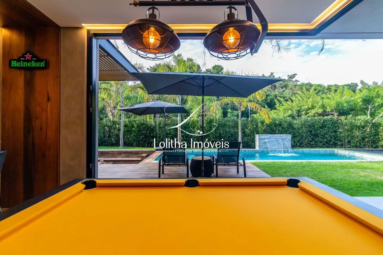 Imagem CASA COM 4 SUÍTES À VENDA EM JURERÊ INTERNACIONAL - FLORIANÓPOLIS/SC
