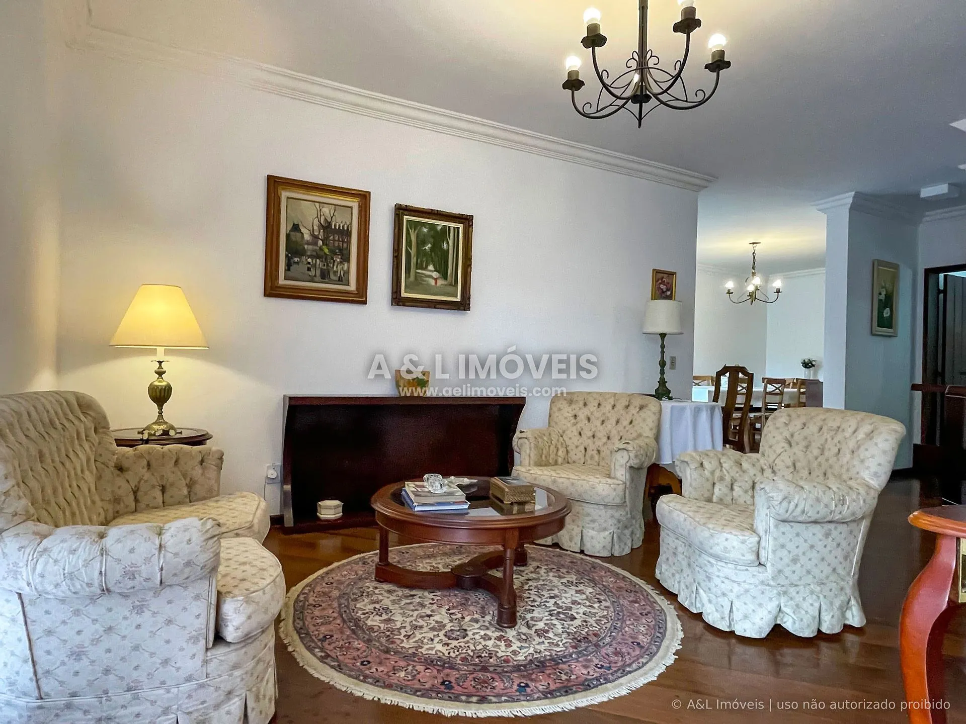 Imagem Casa com 4 dormitórios e 2 suítes na Vila Capivari, Campos do Jordão