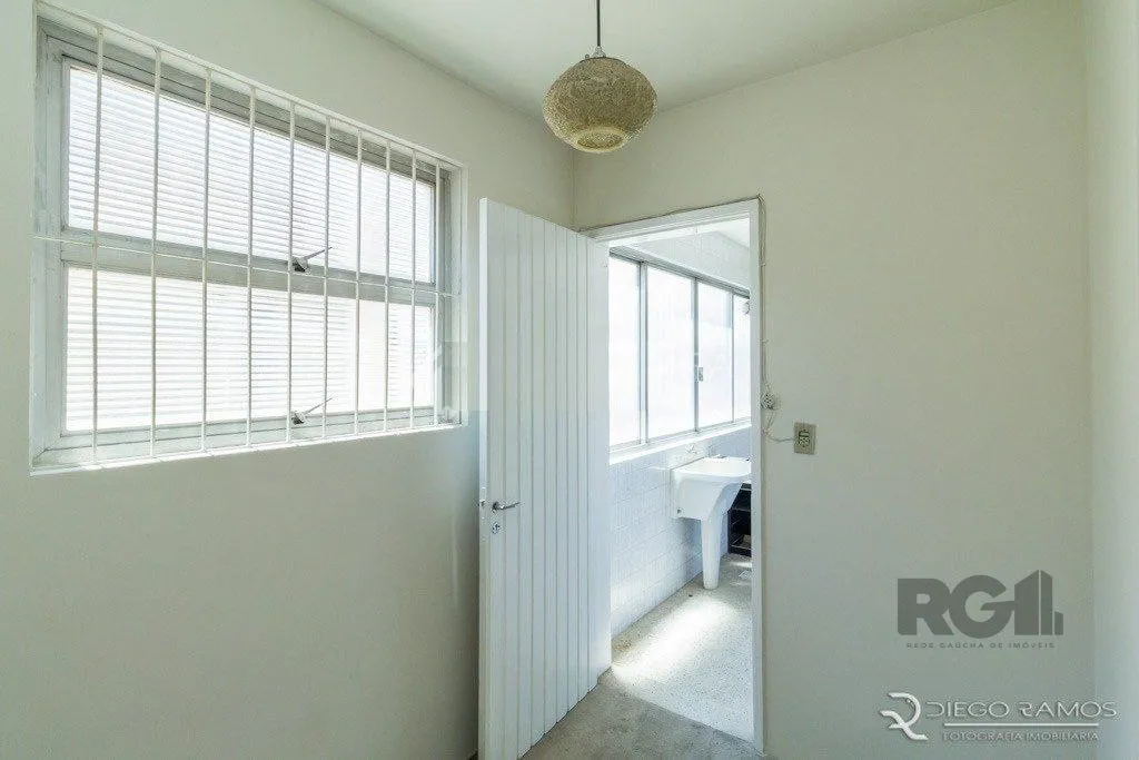 Imagem Apartamento 2 dormitórios, sendo 1 suíte, 72 m² de área privativa e 2 vaga(s) de garagem. Localizado na Rua/Av. Bagé, no bairro Petrópolis em Porto Alegre.