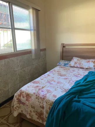 Imagem Casa linear a venda na quadra do mar em Santa Mônica com 5 quartos sendo 1 suite e 3 banheiros, garagem pra dois carro,