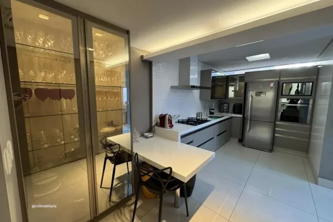 Imagem Este espaçoso apartamento de 179 metros quadrados é ideal para quem busca conforto e praticidades....