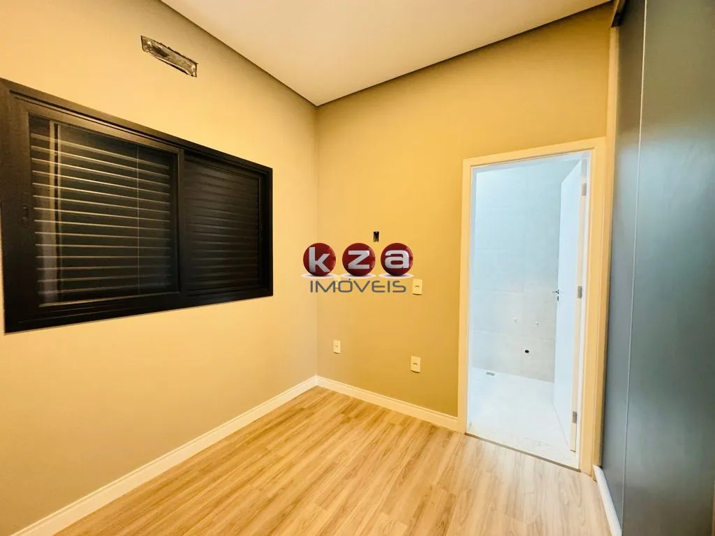 Imagem Casa de luxo a venda no Condomínio Portal do Jequitibá em Valinhos-SP: 3 quartos, 3 suítes, 2 salas, 4 banheiros, 2 vagas, 157m².