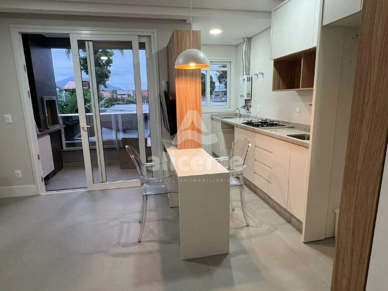 Foto do imóvel Studio Mobiliado com Churrasqueira e Garagem em Condomínio Completo no Campeche