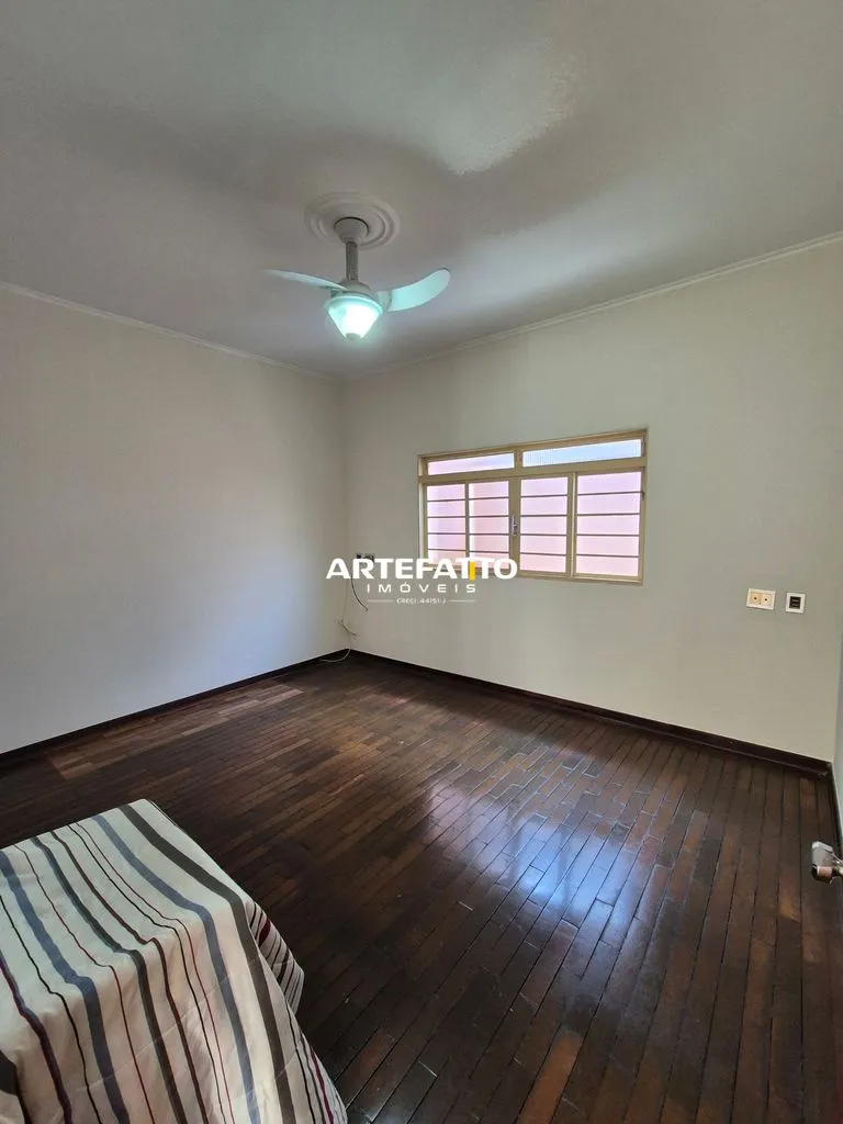 Imagem Casa com 4 dormitórios no bairro Vila Allan Kardec