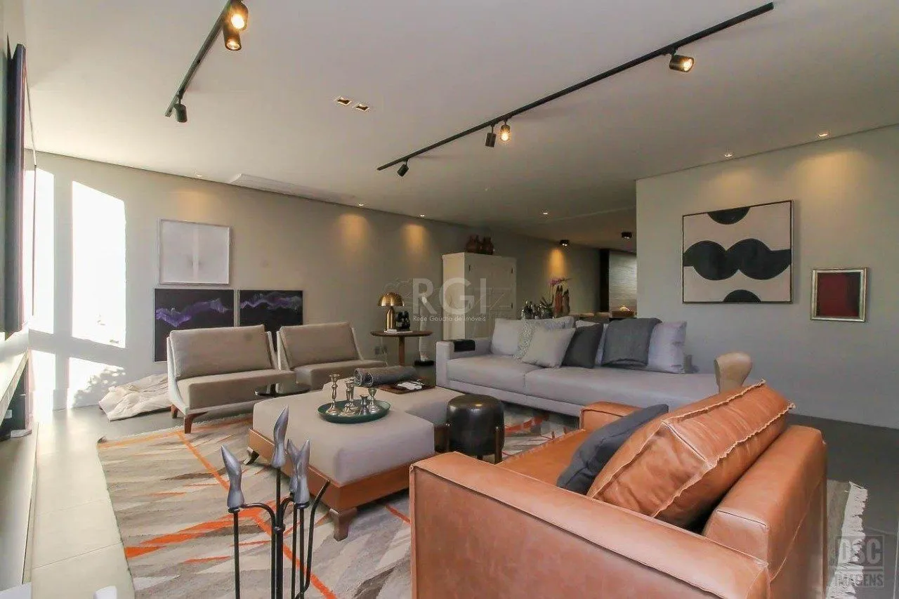 Imagem Casa para Venda - 238m², 3 dormitórios, sendo 3 suites, 6 vagas - Três Figueiras