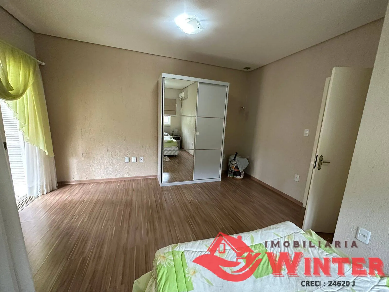Imagem Casa com 220m2 no São Roque, Feliz.