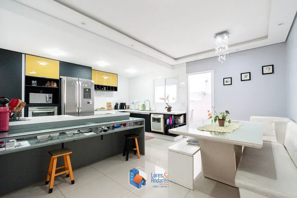 Imagem Casa para venda em Cambuci com 3 quartos, sendo 3 suítes, 187m²