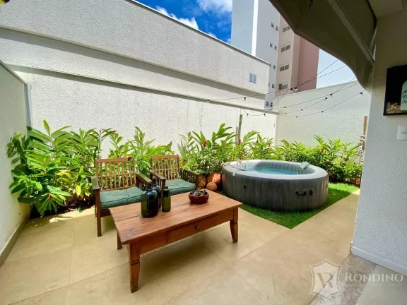 Imagem Casa sobrado em condomínio com 03 dormitório e quintal