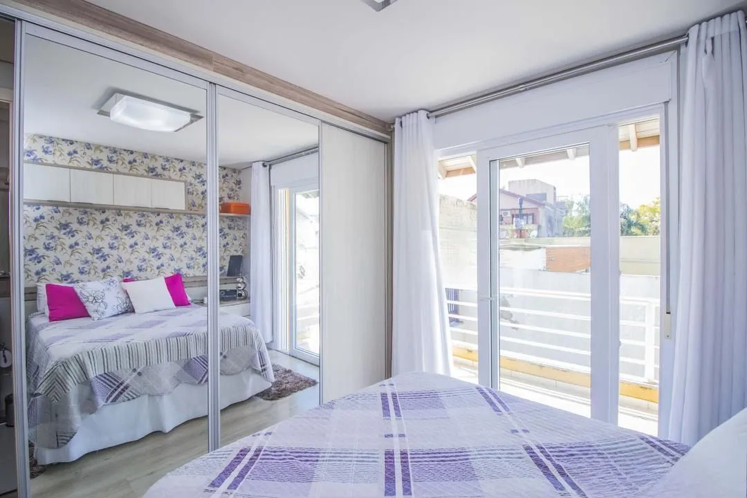 Imagem Casa em condomínio com pátio e suíte - Jardim São Pedro, POA