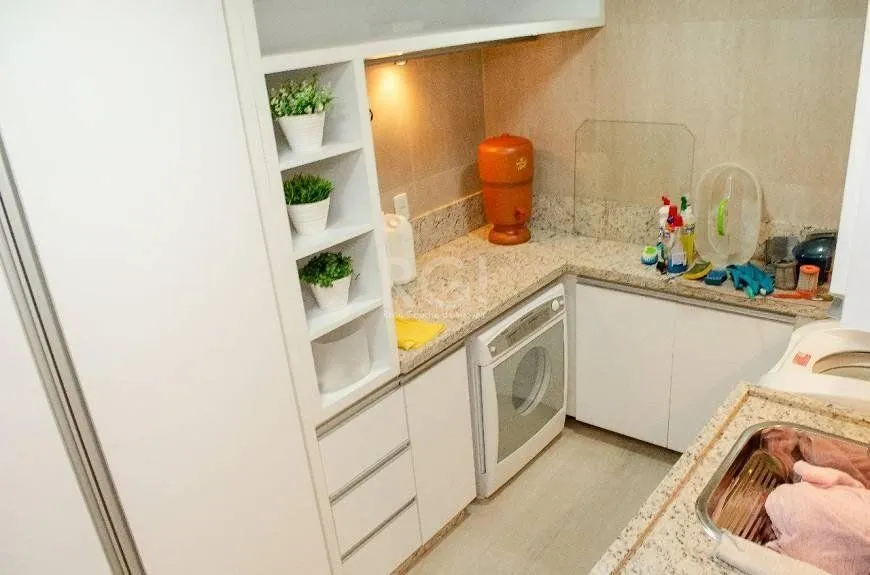 Imagem Casa com 5 dormitórios, 550 m² no Bairro Vila Jardim - Porto Alegre/RS