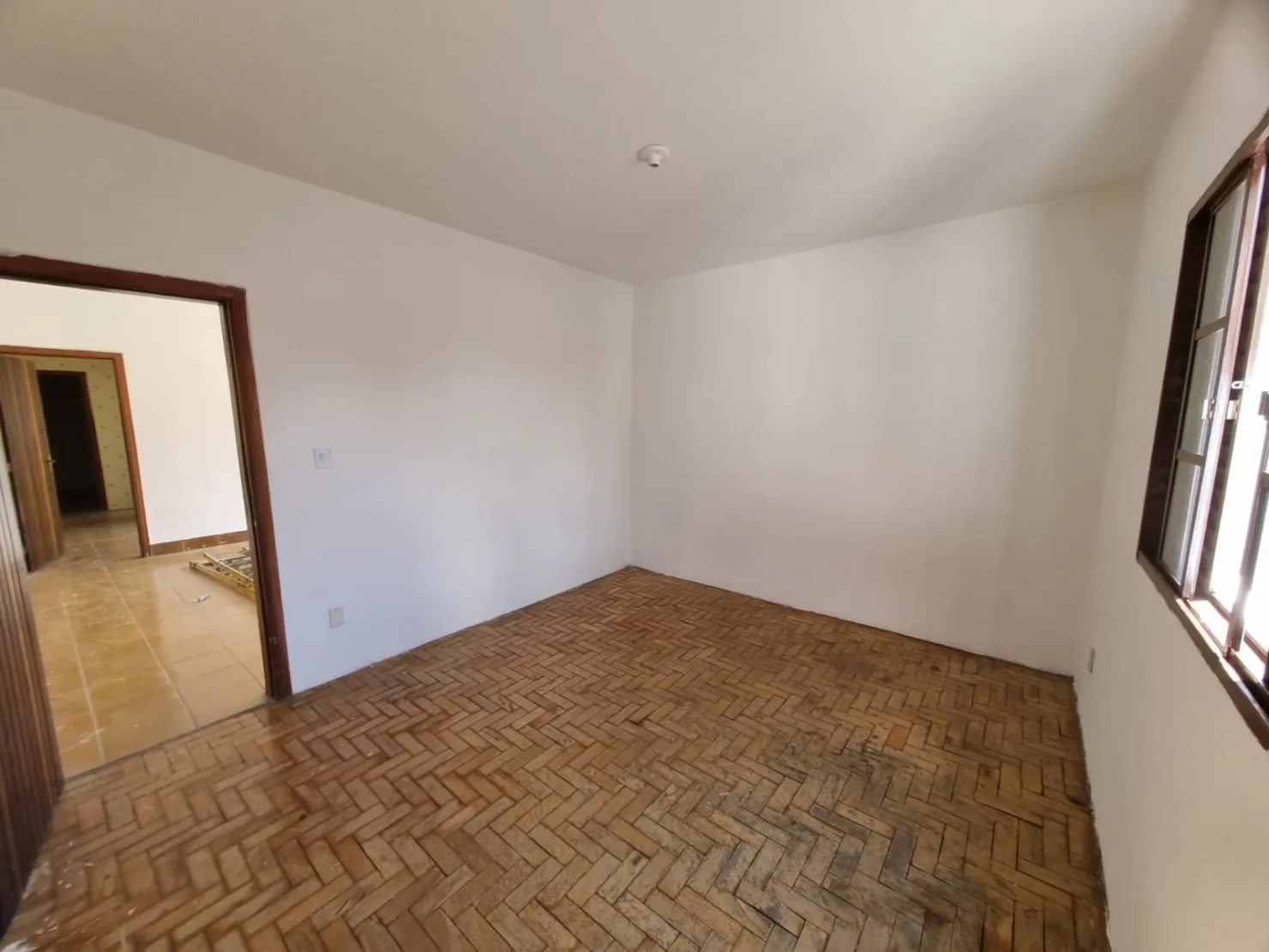 Imagem Casa à venda 2 Quartos, 3 Vagas, 250M², Vila Prado, Pindamonhangaba - SP
