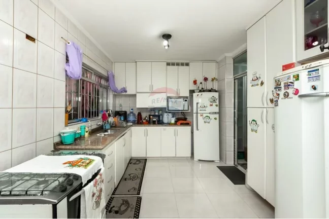 Imagem Casa bem localizada com 4 dormitórios, 2 vagas de garagem.