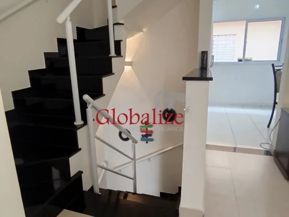 Imagem Sobrado com 3 banheiros, 1 social e 2 suítes com garagem privativa possui ar condicionado São Jorge -Santos R$425.000