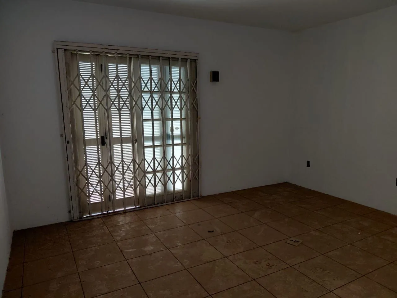 Imagem Ampla casa com pátio Bairro Teresópolis