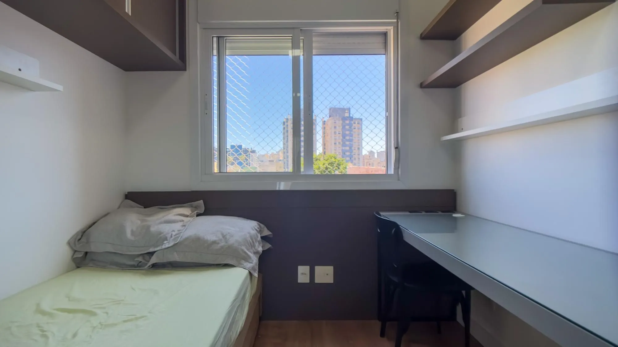 Imagem Excelente apartamento 2 dormitorios semi mobiliado localizado na cidade baixa