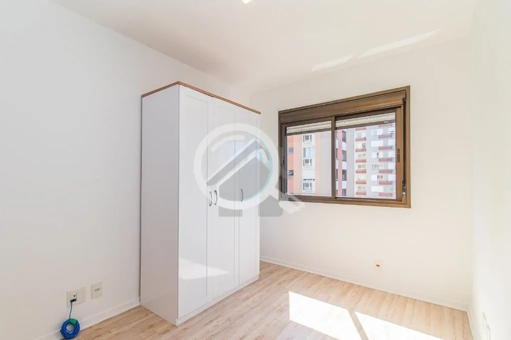 Imagem Apartamento semimobiliado com 61m², 2 dormitórios sendo 1 suíte, 1 vaga! Living para 2 ambientes ...