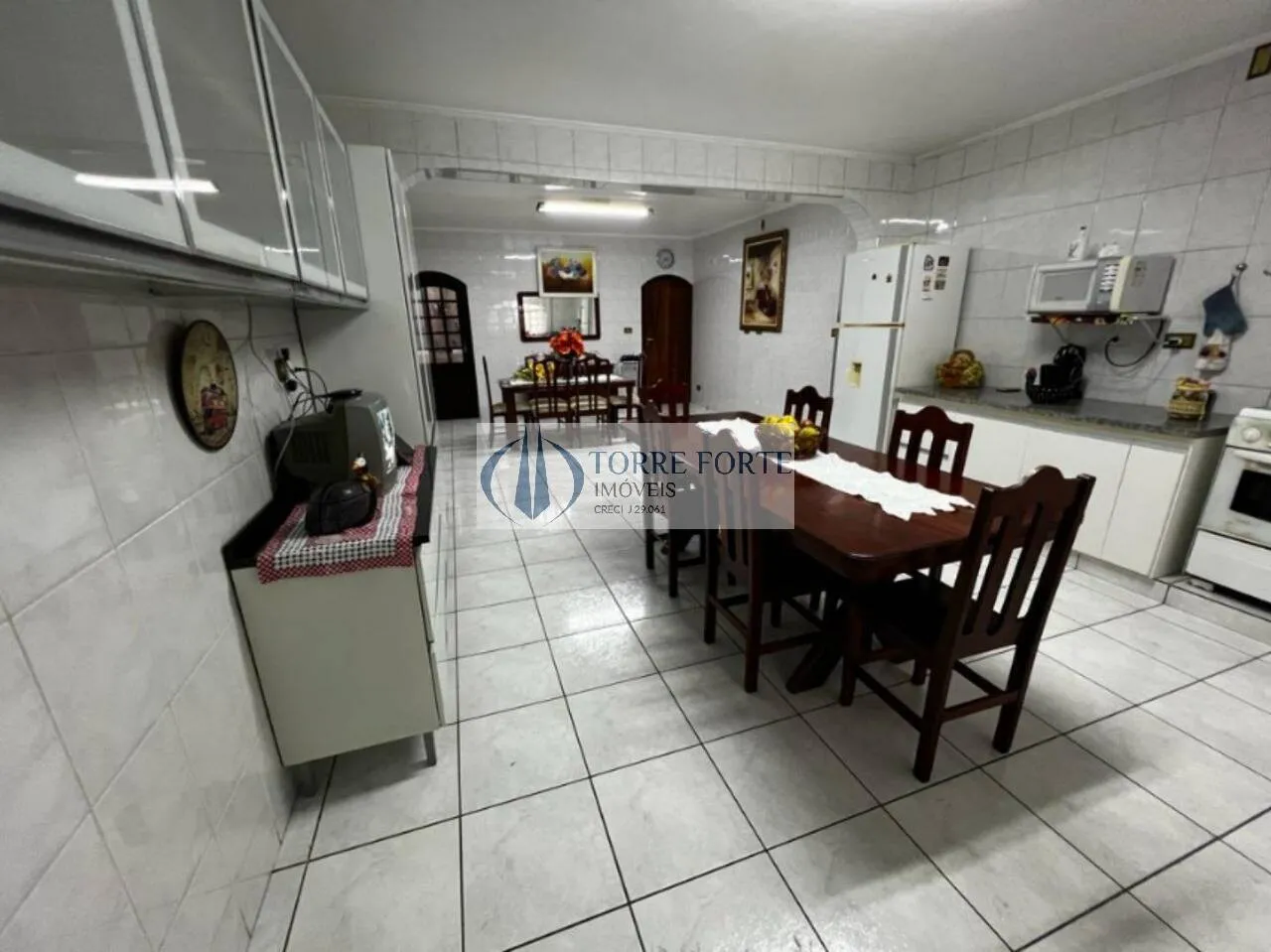 Imagem ótimo terreno com 2 casas com total de 3 dormitórios, 6 vagas de carro
