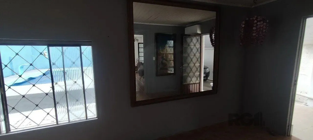 Imagem Casa com 2 quartos, vagas de garagem, piscina, bairro Sarandi, Porto Alegre/RS