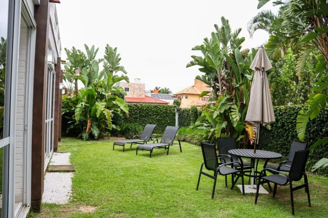 Imagem Casa reformada, mobiliada e decorada na Av Buzios em Jurere Internacional. Localizada em frente ao H...