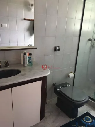 Imagem Sobrado com 157 metros quadrados com Sala, Cozinha, 3 dormitórios, 1 suite, 2 B|anheiros, 1 Lavabo e 2 Vagas cobertas