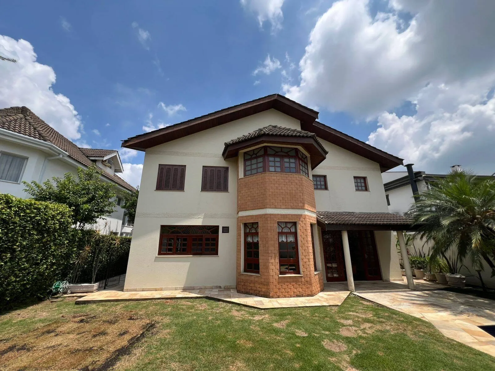 Imagem Casa Exclusiva em Tamboré, Santana de Parnaíba - Rodeada de Verde