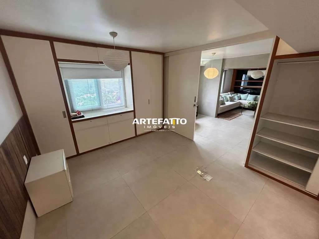 Imagem Este apartamento reformado está localizado em uma das regiões mais práticas