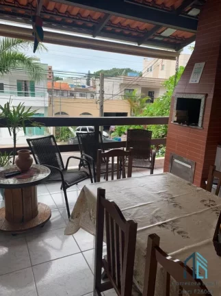 Imagem Casa a venda, são 4 casas no mesmo terreno sendo 2 casas de frente, (uma de 3 quartos e a outra de 2 quartos) em Balneário Camboriú SC