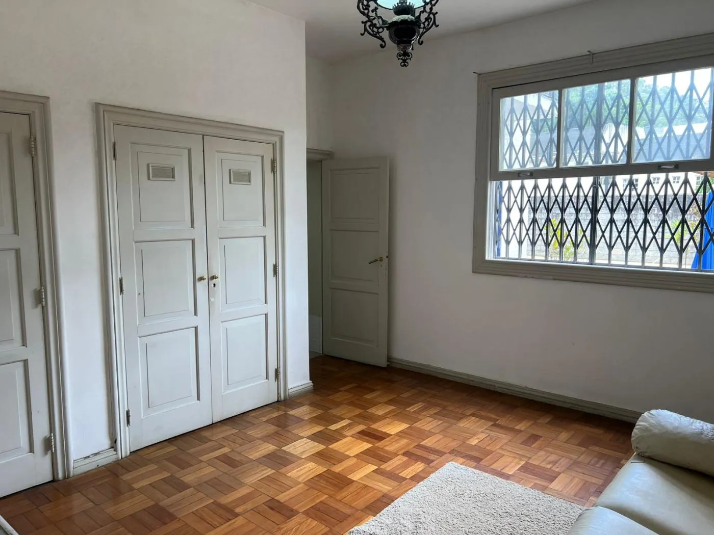 Imagem Casa para Venda em Petrópolis / RJ no bairro Valparaíso