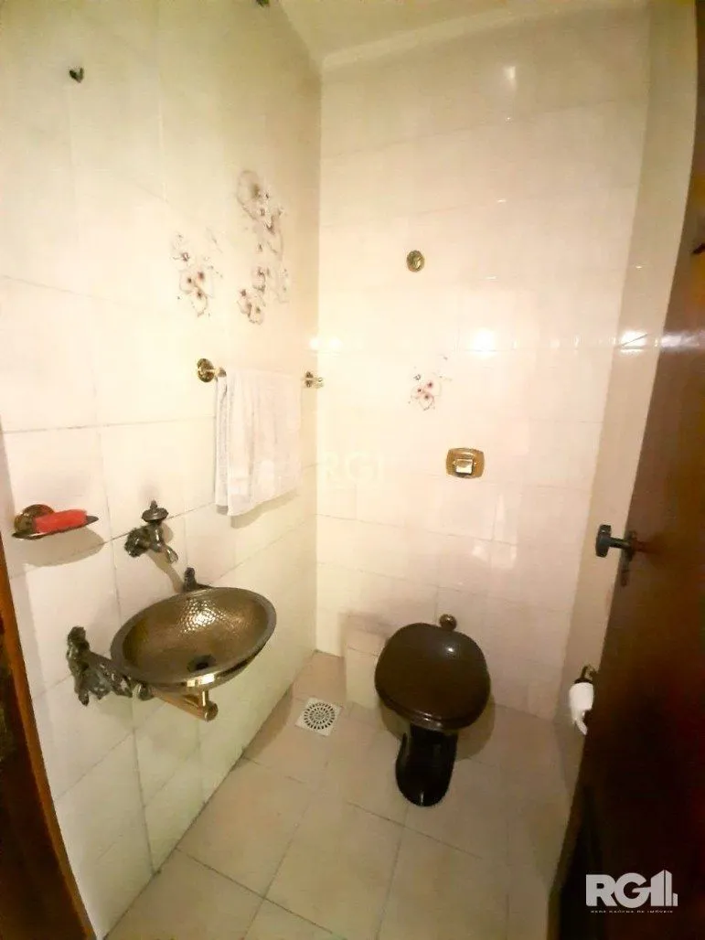 Imagem Casa com 351,60m2 de área construída em propriedade de 743m2 no Bairro Jardim Carvalho.