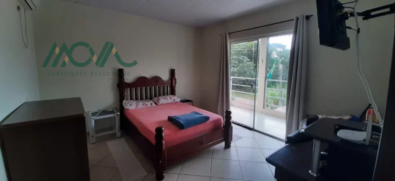 Imagem Espaçoso sobrado disponível para locação mensal, apenas 250 metros da praia!