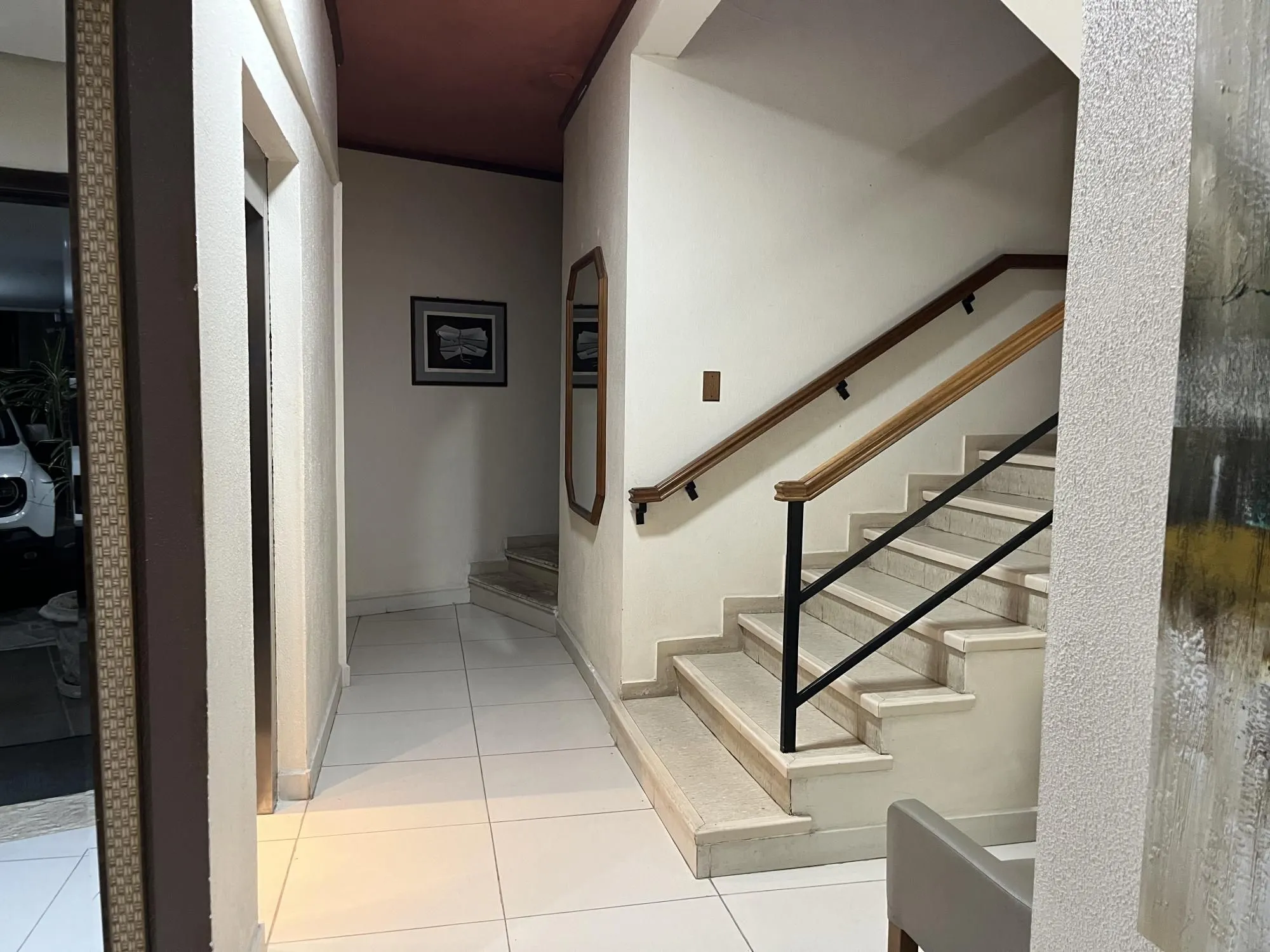 Imagem Apartamento com 02 quartos no Bairro Passo da Areia, Porto Alegre