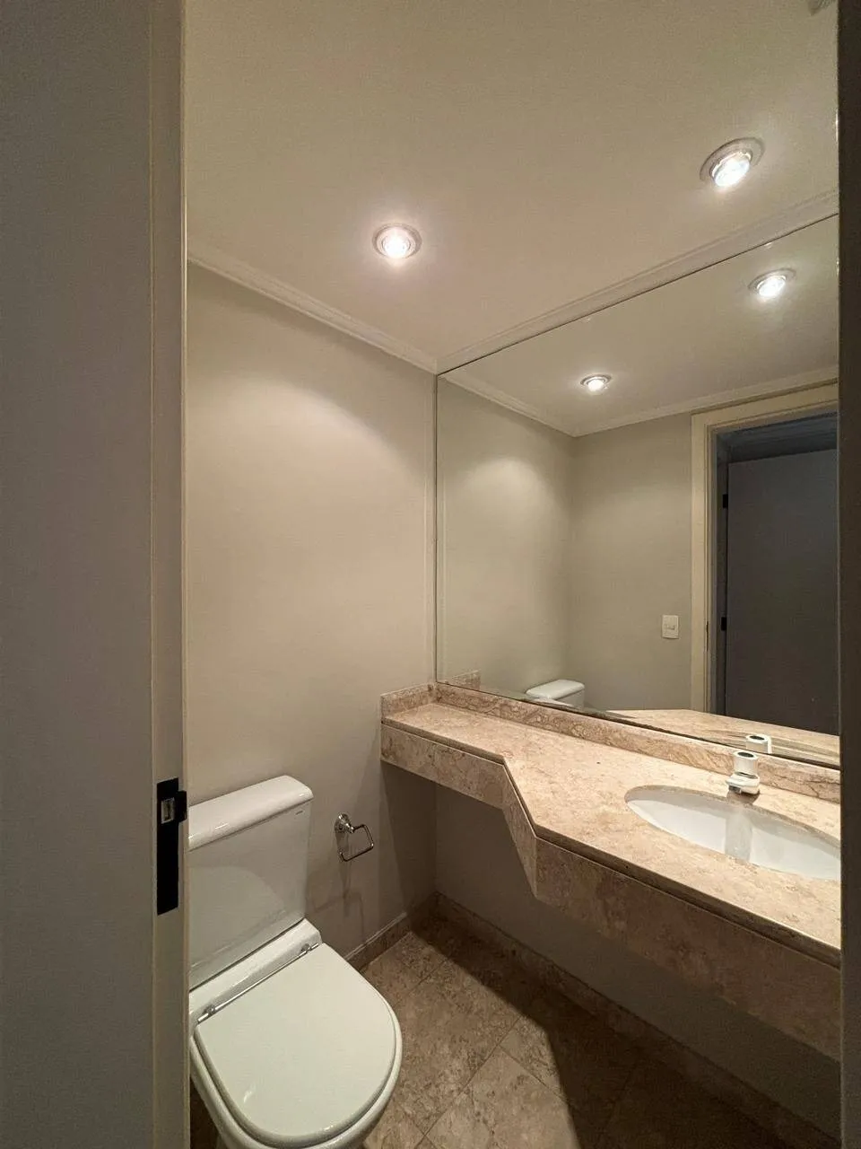 Imagem Apartamento com 3 Dormitórios e 3 Vagas em Alphaville, Barueri - Frente à Pista de Caminhada