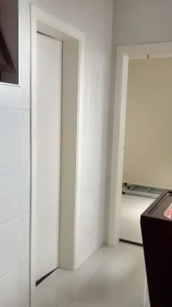 Imagem Área útil de 320 m². Triplex com 3 vagas de garagem, lavabo, ampla sala para 3 ambientes com saca...