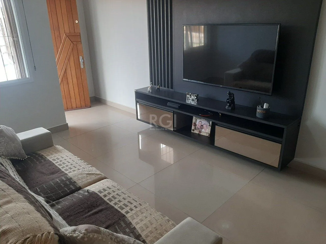 Imagem Casa com 2 quartos, 2 suítes, varanda, vaga, no bairro Aberta dos Morros, Poa/RS