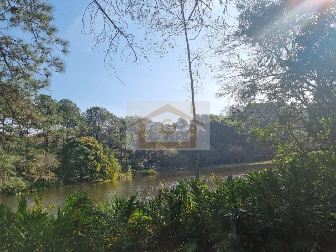 Imagem Linda natureza , frente ao lago!!! 4 suítes, 4 vagas