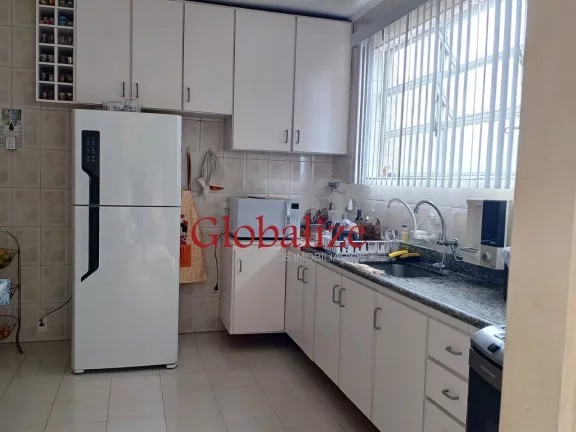 Imagem Apartamento à venda com 278m², 4 quartos, 2 suítes, vaga demarcada, perto da praia por R$ 1.450.000,00 no Embaré em Santos