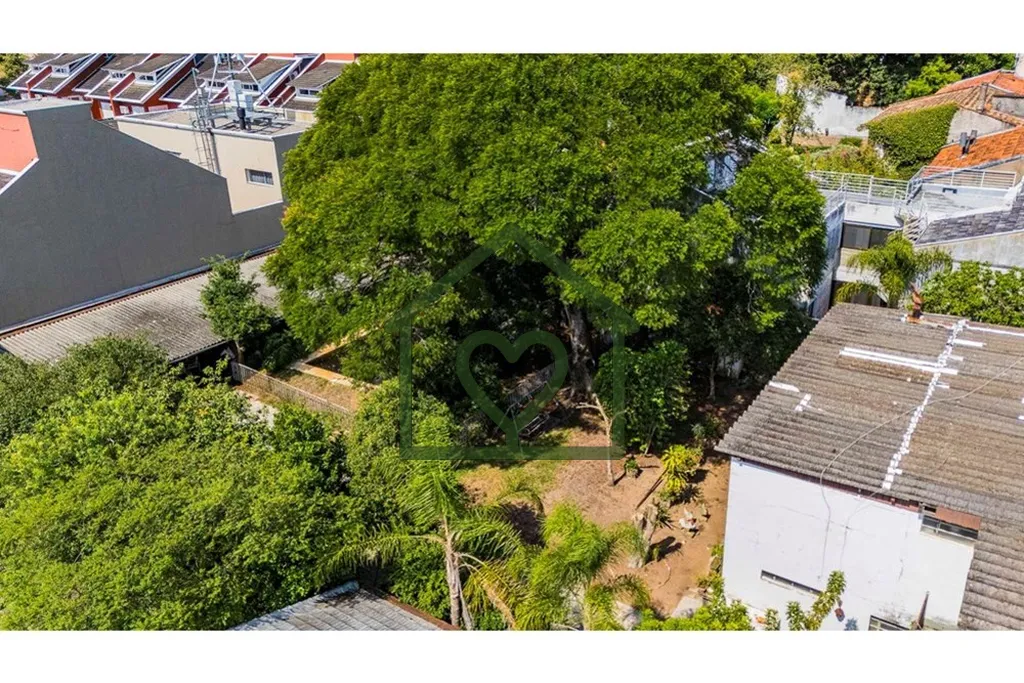 Imagem O terreno é amplo e espaçoso, com seus 1188m² sendo 22m x 54, proporciona versatilidade para uma ...