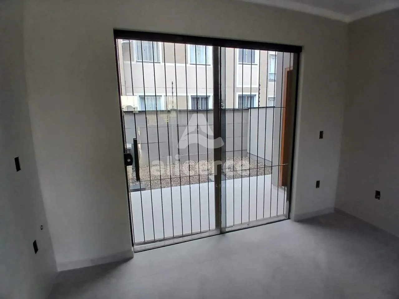 Imagem Sobrado com passagem lateral, 2 Suítes e churrasqueira, à venda no Sertão do Maruim - São José/SC