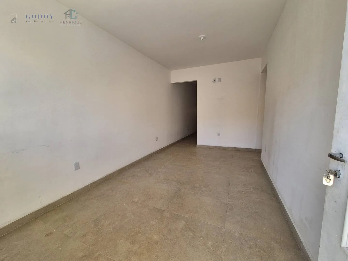 Imagem Casa em Condomínio Fechado com Suíte, Quintal e Garagem Coberta