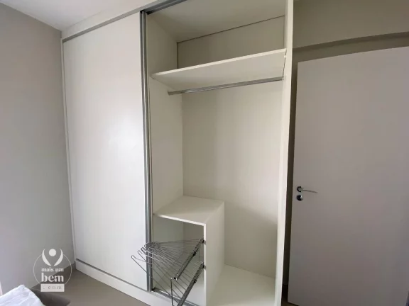 Imagem Apartamento mobiliado com 1 suíte com sacada à venda por R$ 365.000 - Centro - Curitiba/PR