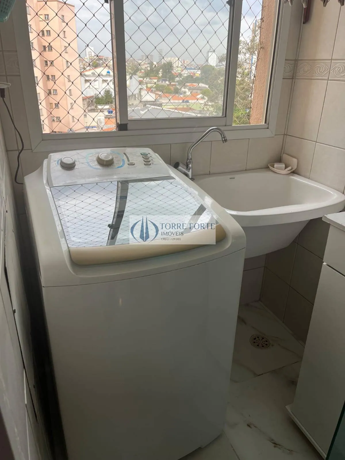 Imagem Apartamento com 2 dormitórios, 1 vaga , Varanda na Vila Ema.
