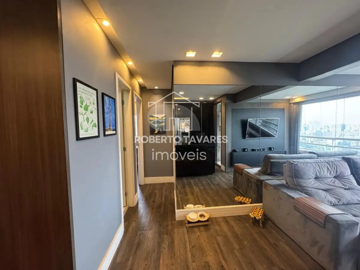 Imagem Apartamento mobiliado com 50 m², muito bem distribuídos, com 2 dormitórios, sendo 1 suíte, 1 vaga de garagem além de estar repleto de armários planejados.