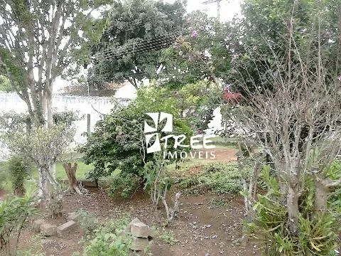 Imagem LOCAÇÃO COMERCIAL DE CASA NO JARDIM PLANALTO, EM ARUJÁ/SP, 400m² com 4 dorm, 3 salas, quintal amplo, churrasqueira e garagem p/ 4 autos. CONSULTE-NOS.