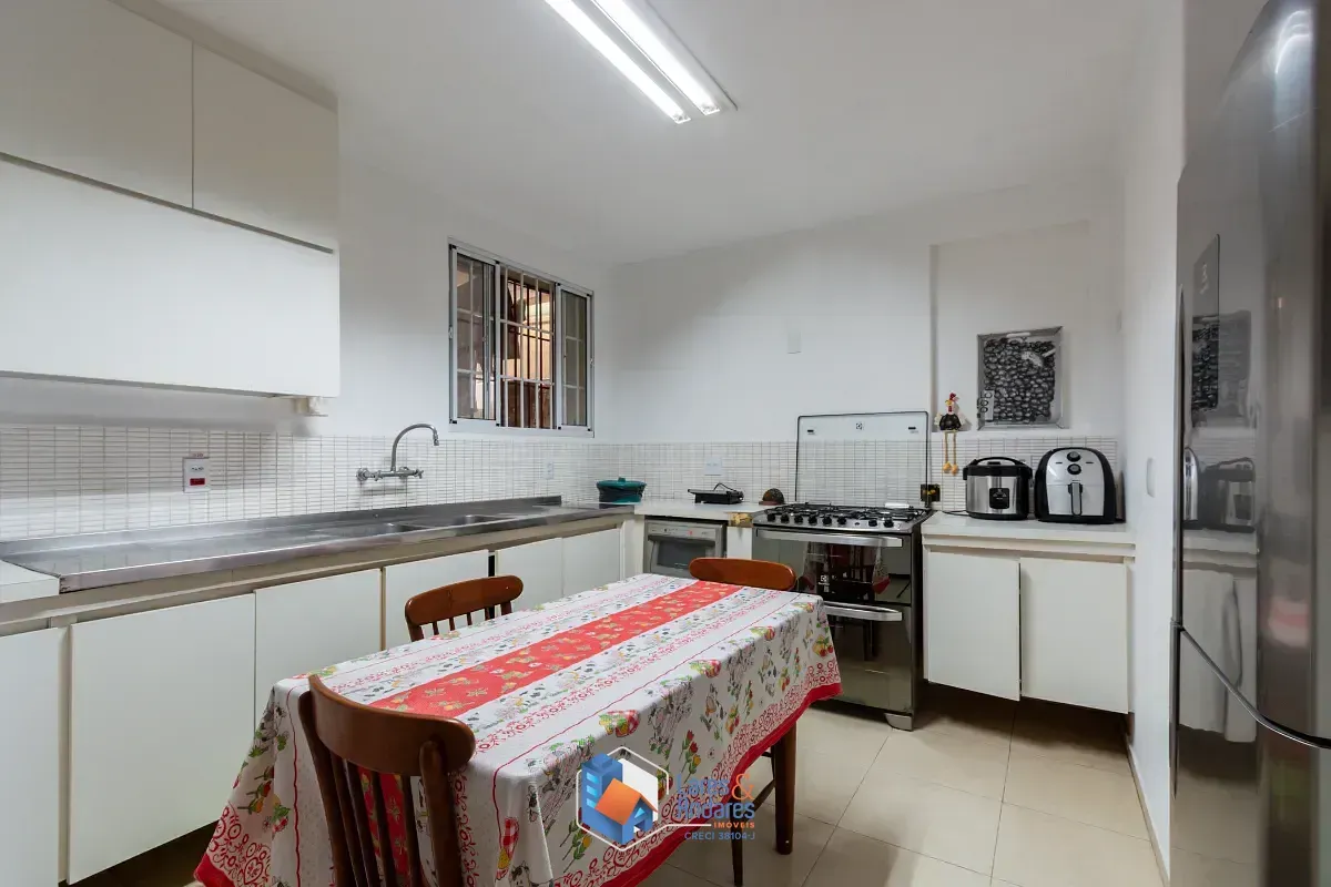 Imagem Casa para venda em Pacaembu com 4 quartos, sendo 3 suítes, 400m²