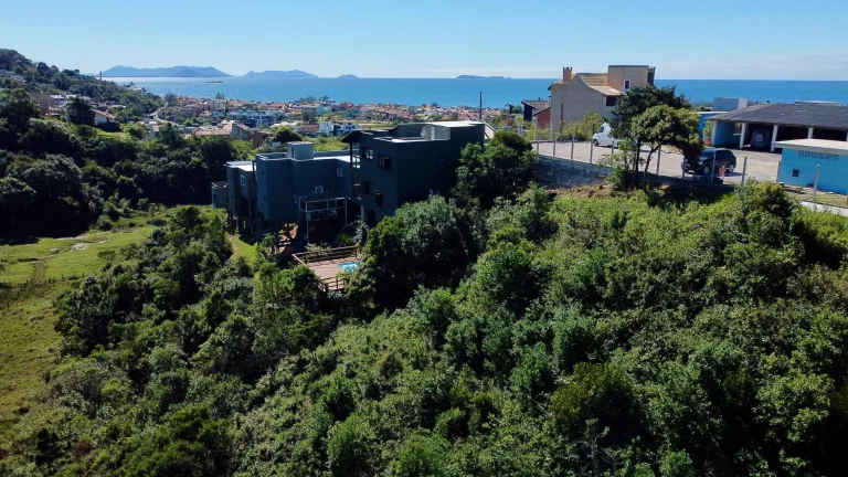 Imagem Terreno à venda em Garopaba-SC, bairro Ferraz, 810m² de área - Oportunidade única!
