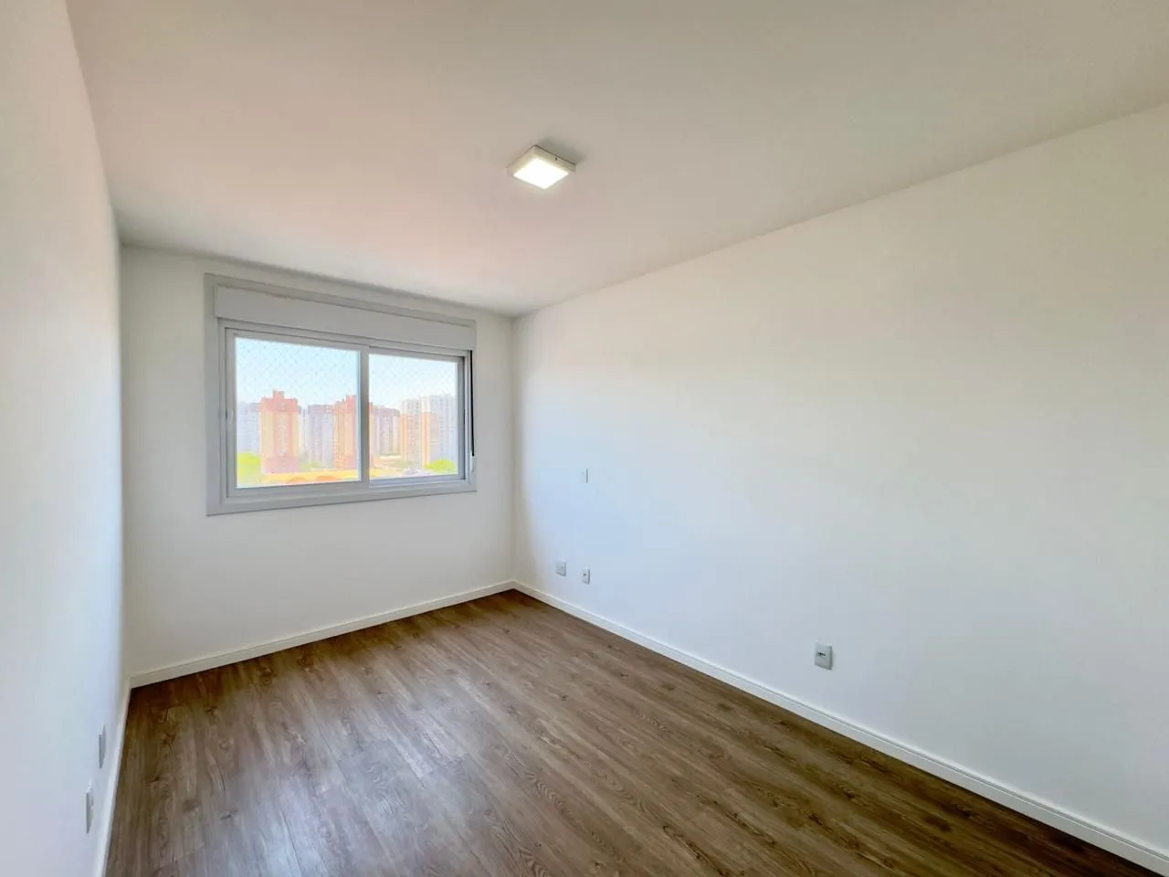 Imagem Apartamento à venda em Porto Alegre, Vila Ipiranga, com 2 quartos, 68m2